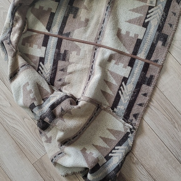 Paparazzi Geometric Open Shawl Jacket - Picture 6 of 10